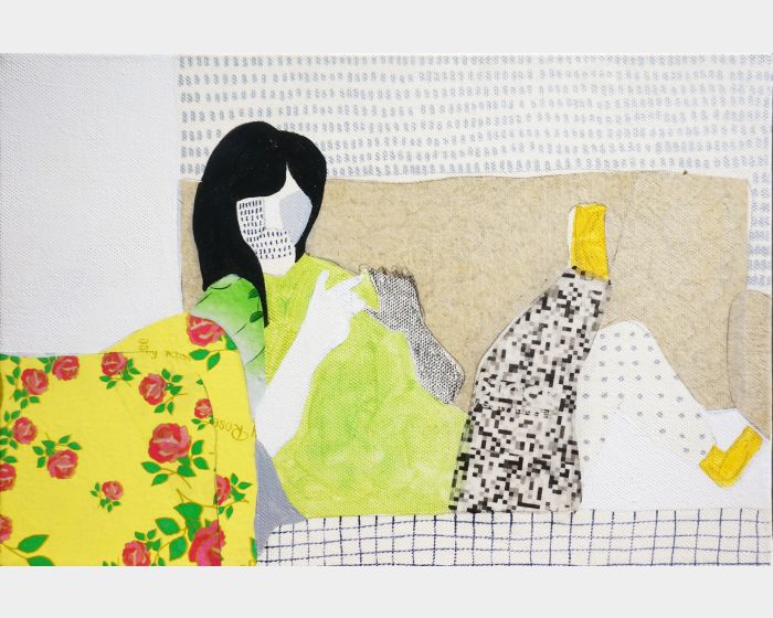 穿著薑黃色襪子的女孩