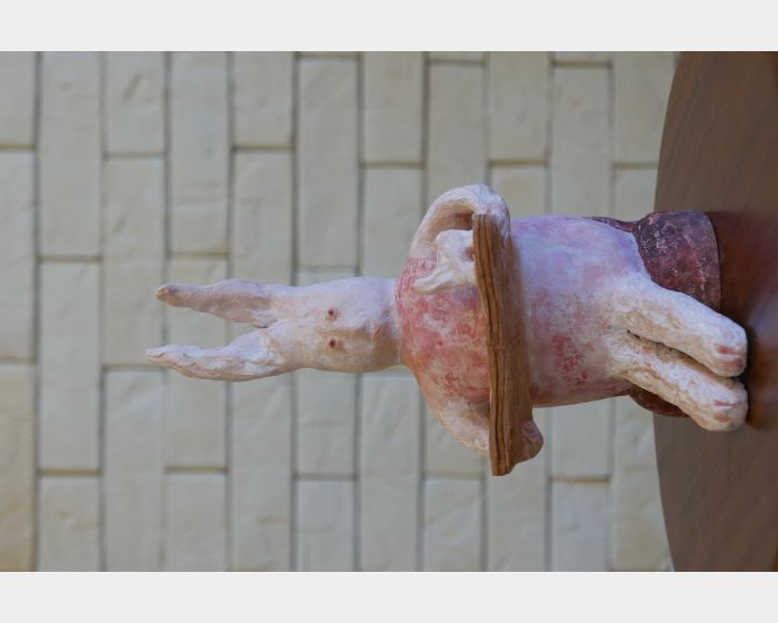 趁春天讀一本書     Reading a book while spring