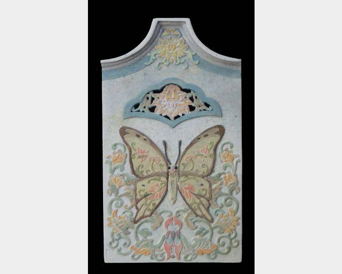 幽花擺錦戲翩翩 