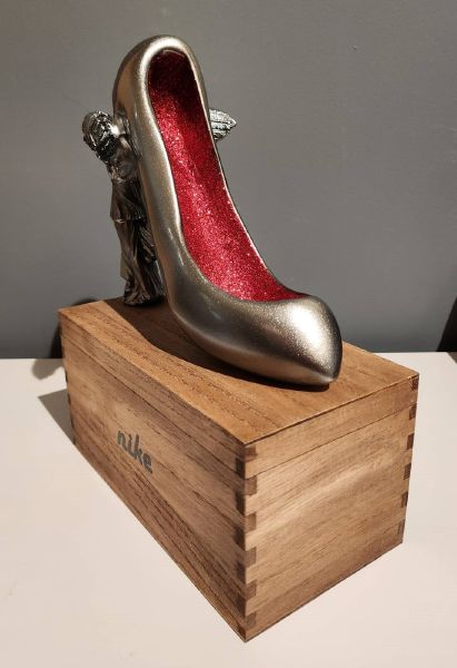 井口エリー-Nike’s high heel  Wood Box