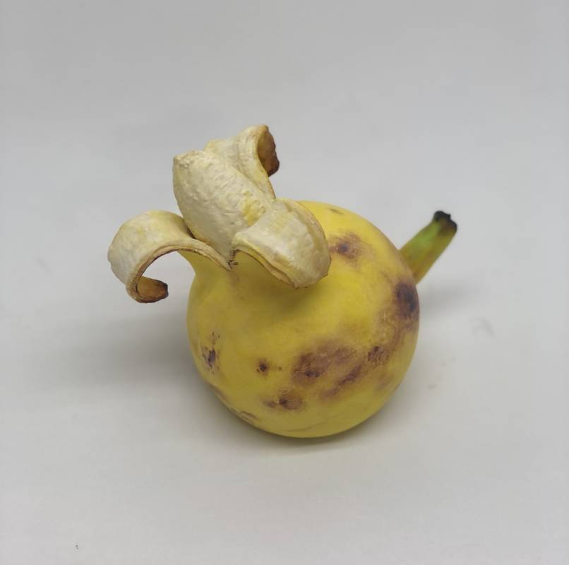 藝術家：笠谷耕二　　標題： Banana Ball 　　尺寸：H：14 x 10 x 11 cm  　材質：陶瓷　　年代：2022　