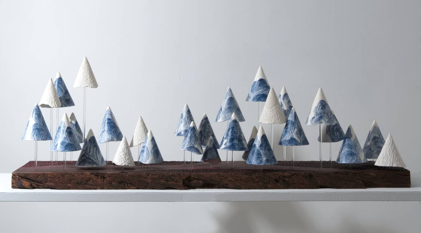 青山綿延             H：50 * 140 * 38 cm