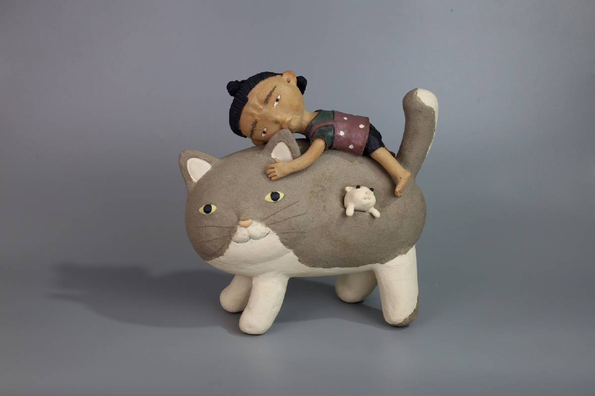 藝術家：李善愔　　標題：仙仙不想動-喵大人　     尺寸：Ｈ：27 * 13 * 27 cm  　材質：陶藝／陶　　年代：2024