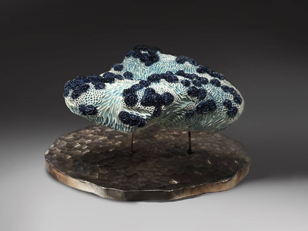 藝術家：唐榕　　標題：紋 I　     尺寸：Ｈ：22 * 31 * 23 cm  　材質：陶藝／陶　　年代：2024