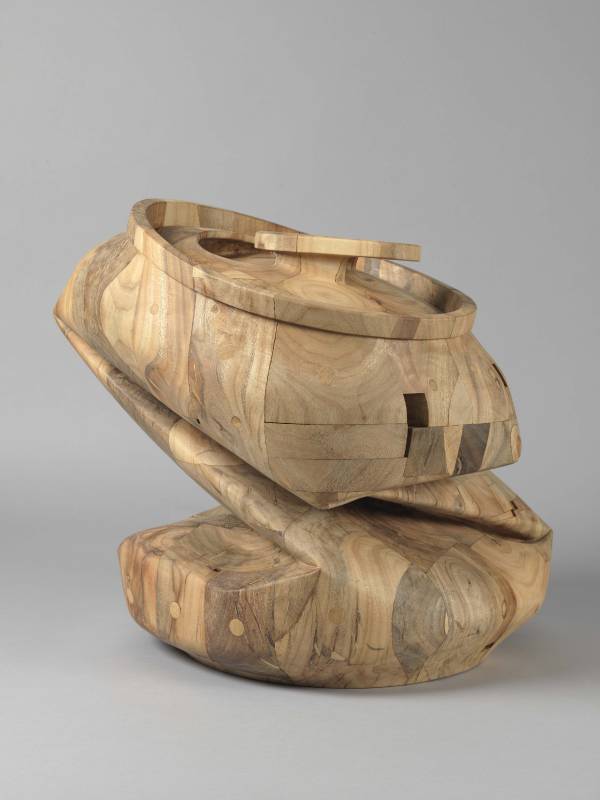 藝術家：林志航　　標題：壓扁 ING 12　     尺寸：Ｈ：52 * 42 * 46 cm  　材質：木雕／樟木　　年代：2017