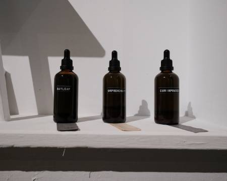 蔡昕恩-《 Excrement perfume （） 》