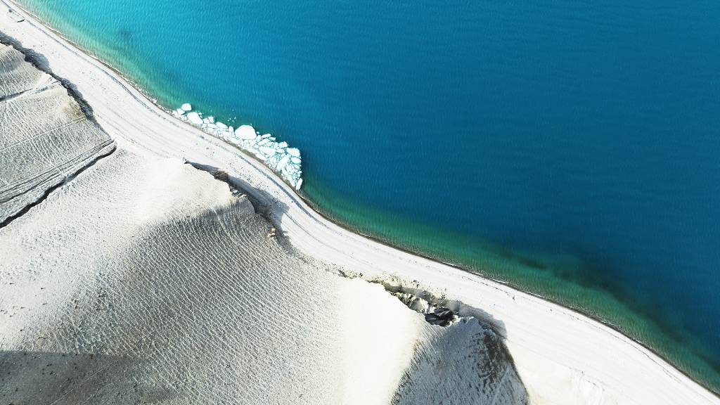 余奕萱-藍與白之間