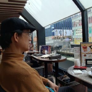 匋東